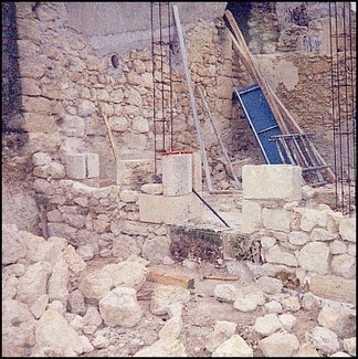 Wall in the  course of construction of the room 